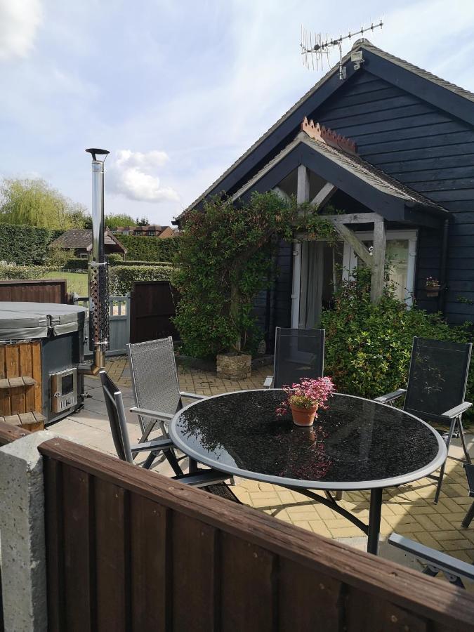 Oak Cottage With Private Log Fired Hot Tub Maidstone Exterior foto